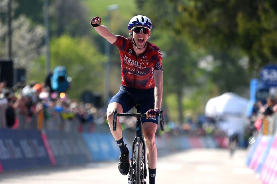 Dan Martin (Israel Start-Up  Nation) memenangkan Giro d'Italia etape 17