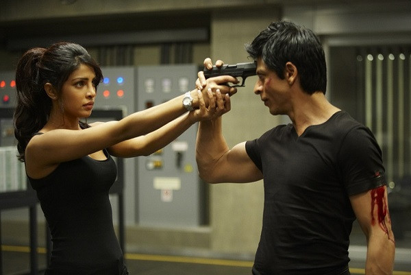 Akting Shah Rukh Khan dan Priyanka Chopra di film Don 2. (Foto: Istimewa)
