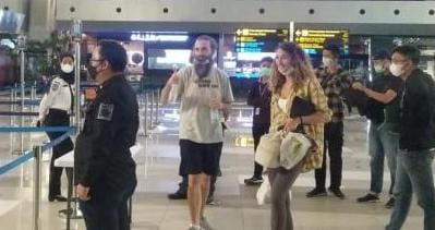 Suasana jelang deportasi dua WNA Inggris di Terminal 3 Bandara Soekarno-Hatta, Tangerang. (Foto: Istimewa)