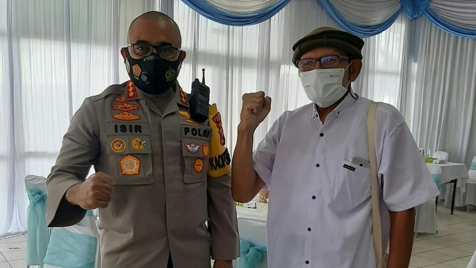 Kapolrestabes Surabaya Kombes Pol Jhonny Edizon Isir bersama Ngopibareng.id. (Foto: Istimewa)