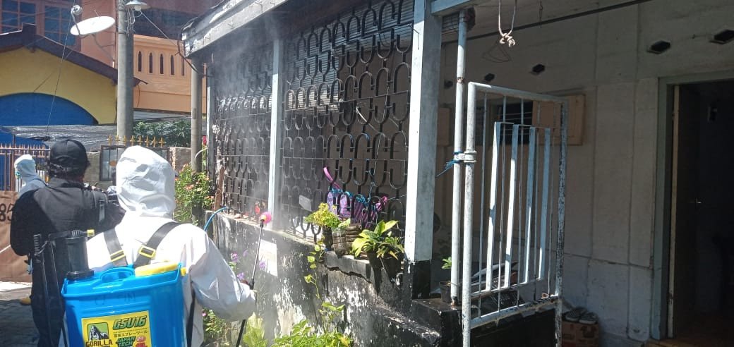 Proses disinfeksi Klaster Pemukiman di Kelurahan Rampal Celaket, Kota Malang (Foto: istimewa)