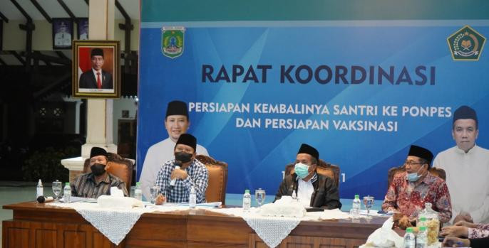 Bupati Pasuruan rapat koordinasi persiapan menyambut kembalinya santri ke ponpes. (Foto: Dok Pasuruan)