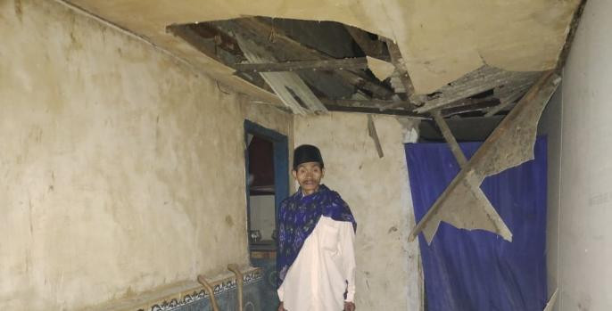 Salah satu rumah warga yang rusak akibat gempa Blitar. (Foto: Istimewa)