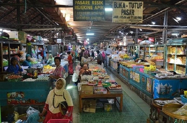 Ilustrasi pasar tradisional dengan hiruk pikuk antara penjual dan pembeli. (Foto: Istimewa)