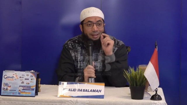 Ustadz Khalid Basalamah mengklarifikasi soal video tuduhan melarang nyanyi lagu Indonesia Raya. (Foto: Istimewa)