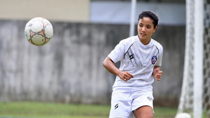 Salah satu pemain Arema FC Putri saat menjalani sesi latihan (Instagram: @aremafcwomen)