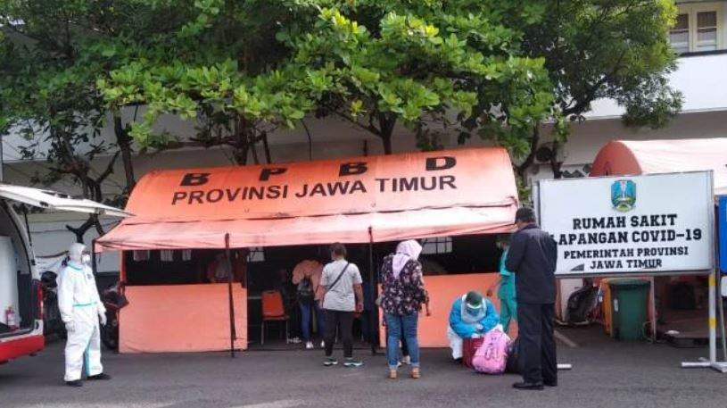 Rumah Sakit Lapangan Indrapura Surabaya menjadi salah satu tempat untuk merawat pekerja migran yang terinfeksi virus Covid-19. (Foto: Antara)