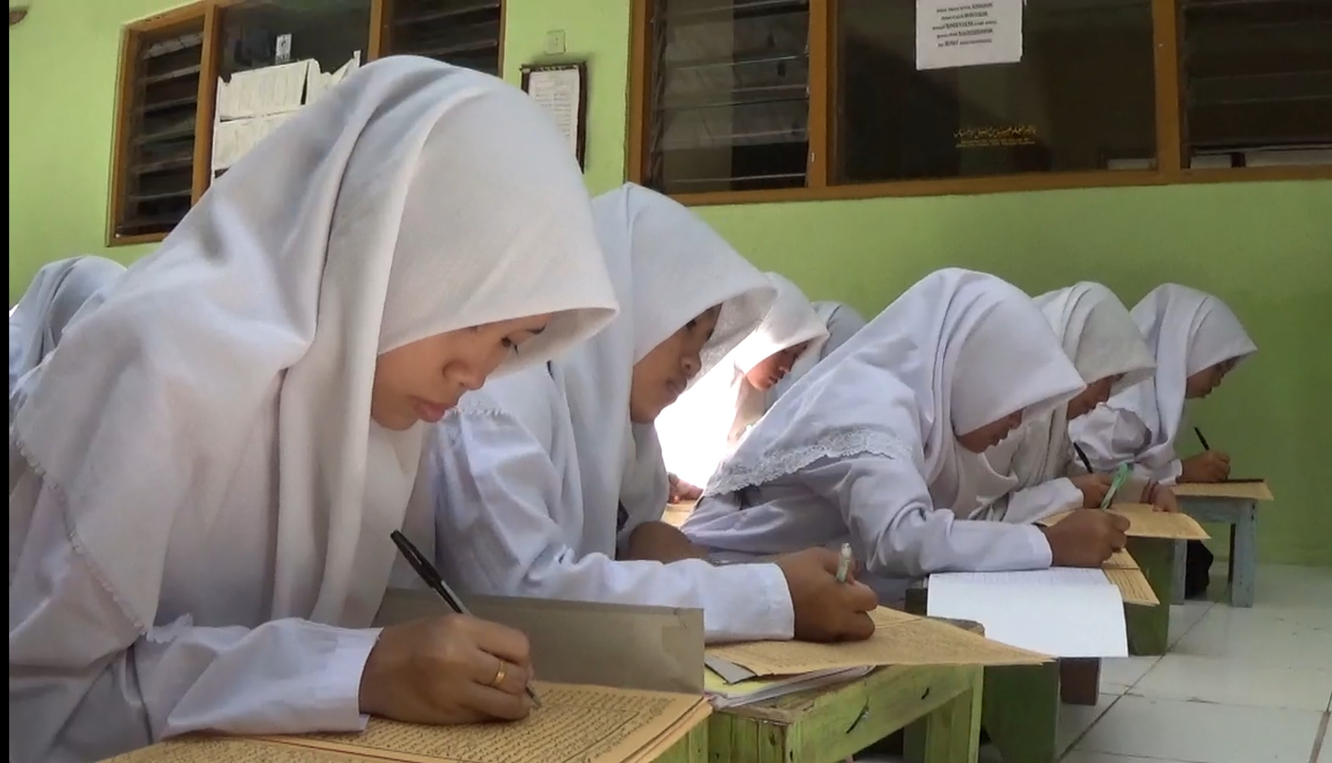 Santri sedang mengaji, pendidikan khas di Indonesia. (Foto: Istimewa)