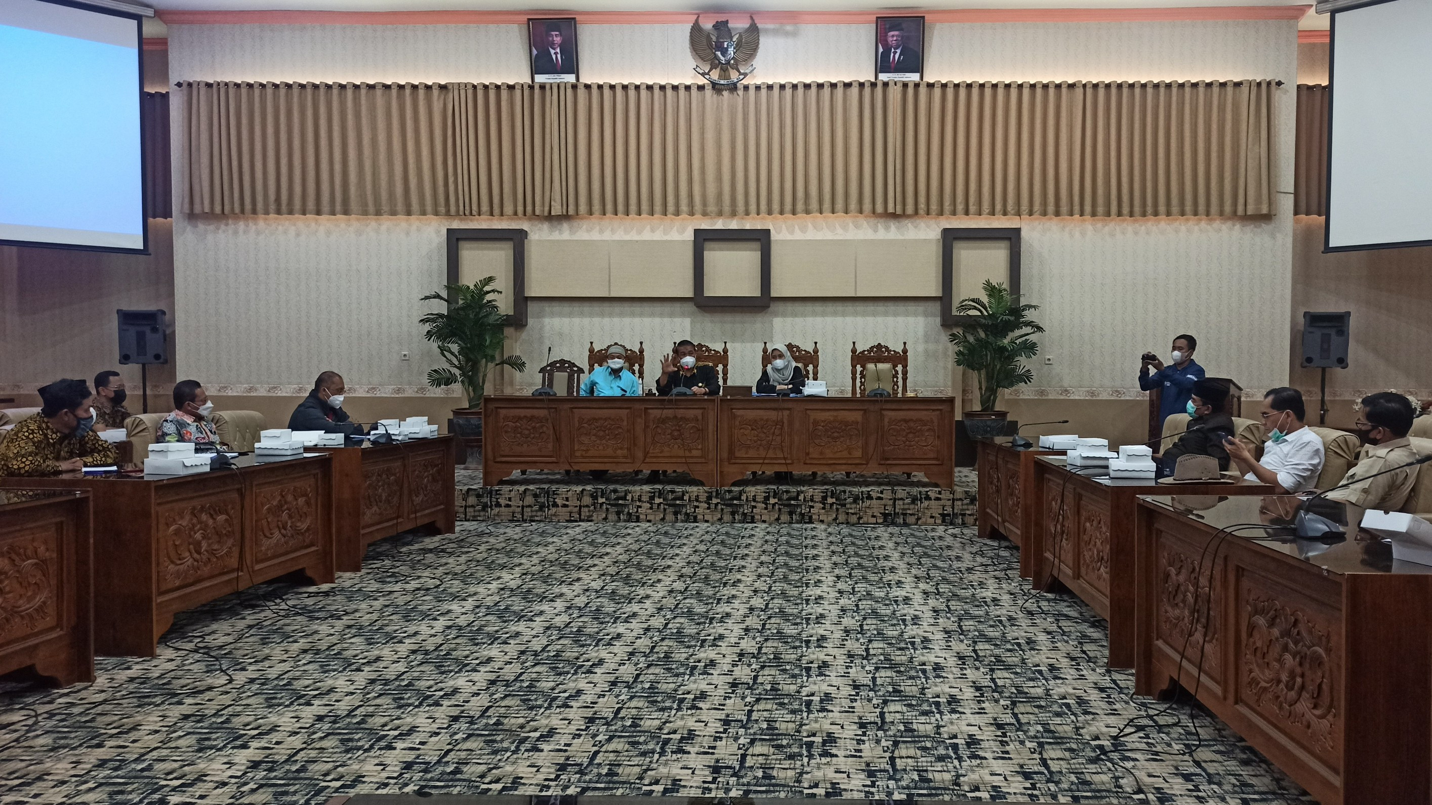 Rapat koordinasi Komisi IV DPRD Banyuwangi bersama Cabang Dinas Pendidikan Provinsi Jawa Timur wilayah Banyuwangi (foto:Muh Hujaini/Ngopibareng.id)