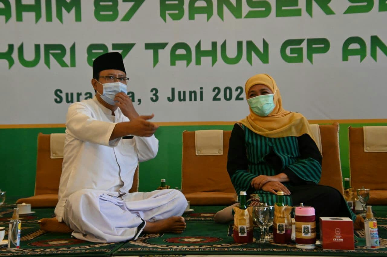 Saifullah Yusuf (Gus Ipul) dan Khofifah Indar Parawansa, dalam Harlah GP Ansor yang ke-87, di Masjid Al Akbar, Surabaya. (Foto: Istimewa)