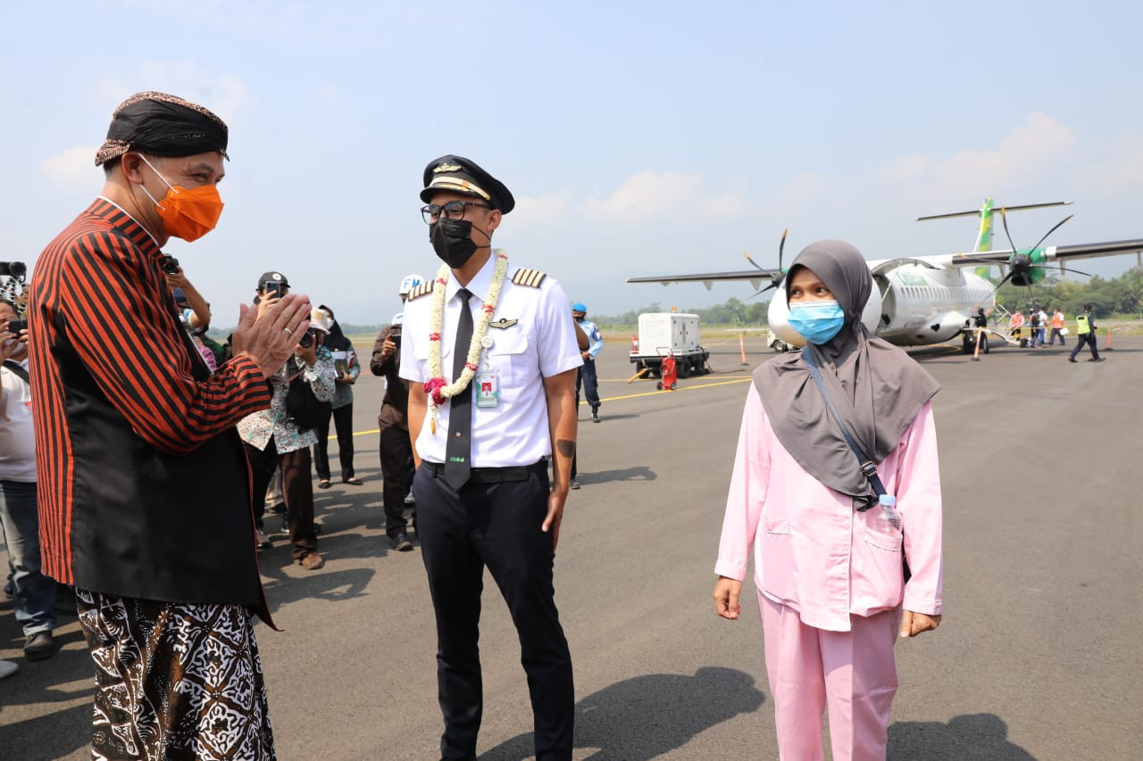 Gubernur Jawa Tengah Ganjar Pranowo saat pembukaan Bandara Jenderal Soedirman Purbalingga sebagai bandara komersil. (Foto: Istimewa)