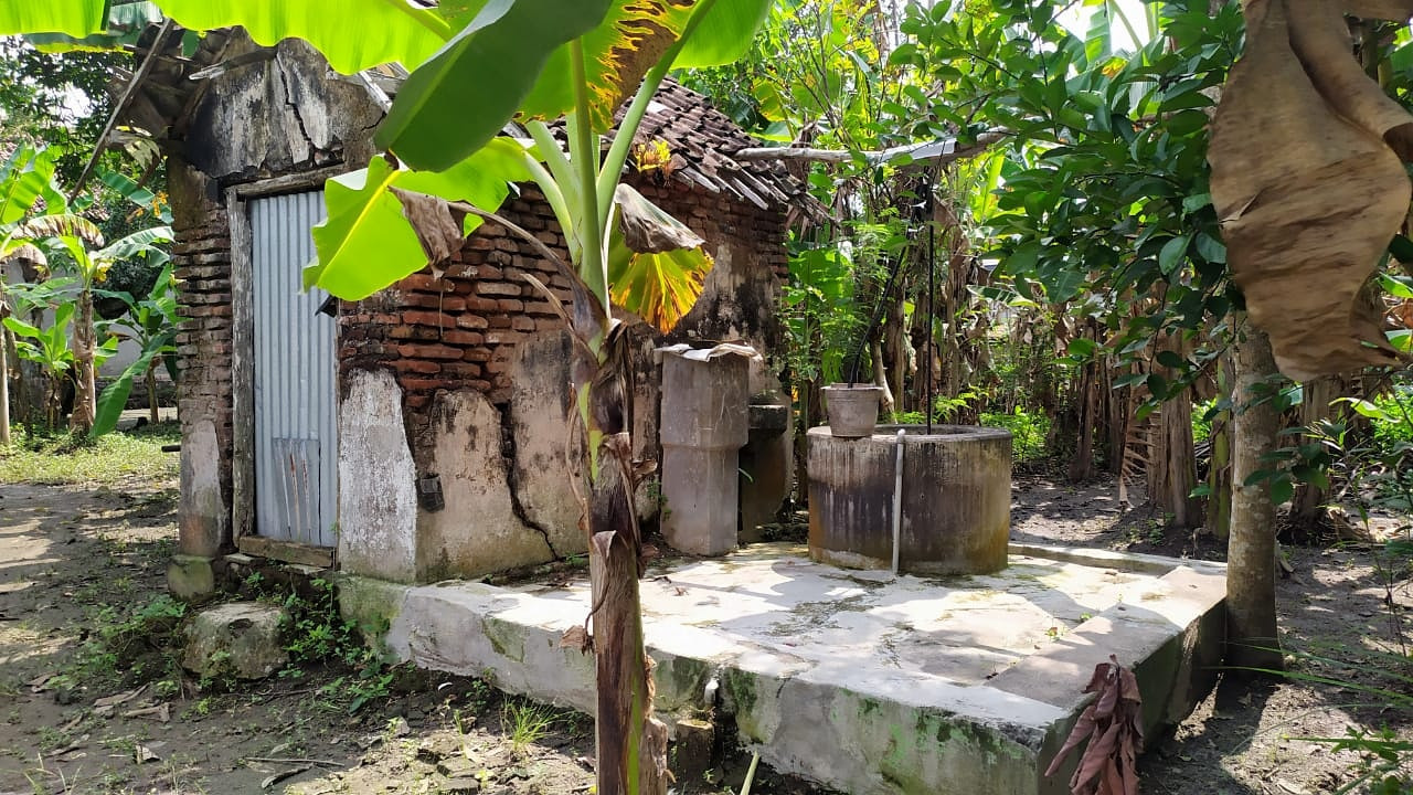 Rumah masa kecil Bung Karno di Desa Rejoagung, Kecamatan Ploso, Kabupaten Jombang yang hanya menyisakan sumur dan kamar mandi. (Foto: Istimewa)