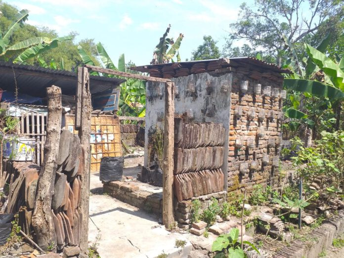 Rumah Bung Karno di Ploso hanya tersisa bagian pondasi, sumur dan kamar mandi. (Foto: Istimewa)