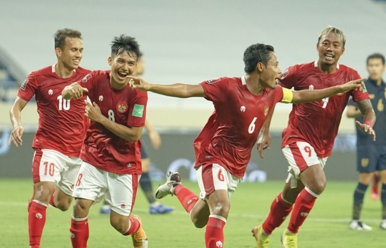 Para pemain timnas Indonesia saat merayakan gol Evan Dimas ke gawang Thailand saat kedua tim bermain imbang 2-2. (Foto: pssi.org)