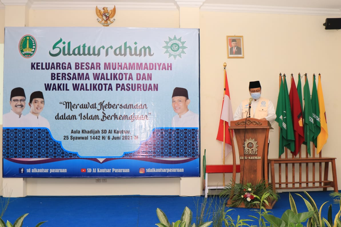 Gus Ipul saat memberikan sambutan dalam peresmian SD Al Kautsar Kota Pasuruan. SD ini di bawah naungan Muhammadiyah. (Foto: Istimewa)