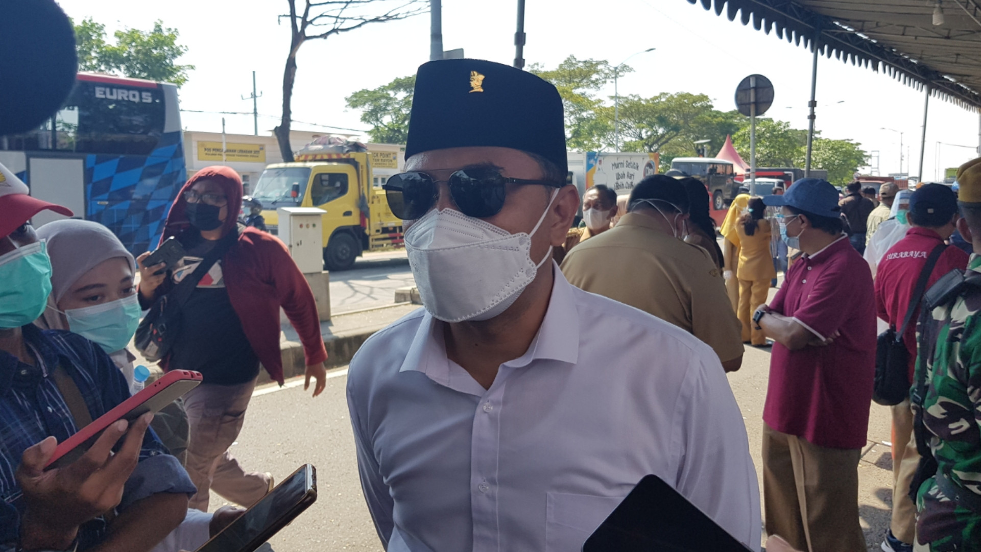 Walikota Surabaya, Eri Cahyadi saat ditemui di sela memantau posko penyekatan di Suramadu, Surabaya, Selasa 8 Juli 2021. (Foto: Fariz Yarbo/Ngopibareng.id)