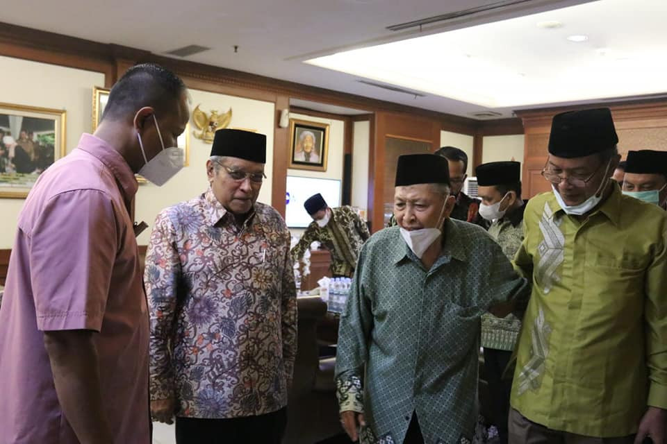 Hamzah Haz diterima Ketua Umum PBNU Said Aqil Siroj di kantor PBNU Jakarta. (Foto: abdul manan ghoni)