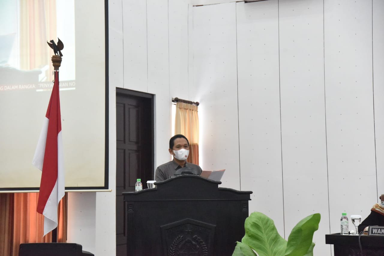 Bupati Lumajang menyampaikan nota penjelasan terhadap Laporan Pertanggungjawaban Pelaksanaan APBD Tahun Anggaran 2020 dalam Rapat Paripurna DPRD Kabupaten Lumajang, Rabu, 9 Juni 2021. (Foto: Istimewa)