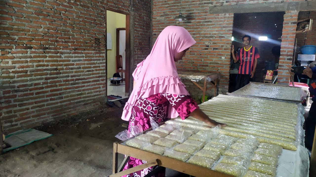 Pelaku usaha tempe di Dusun Rejosari, Desa Tinggar, Kecamatan Bandarkedungmulyo, Kabupaten Jombang. (Foto: Istimewa)