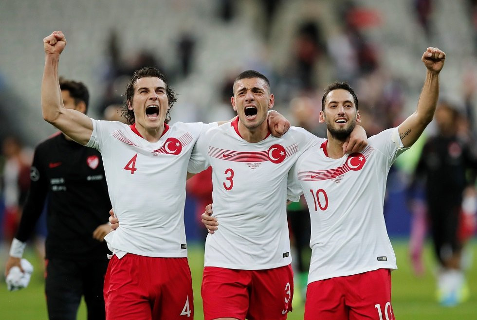 Pemain kunci Turki di Euro 2020. Çağlar Söyüncü, Merih Demiral, dan  Hakan Çalhanoğlu. (Foto: Istimewa)