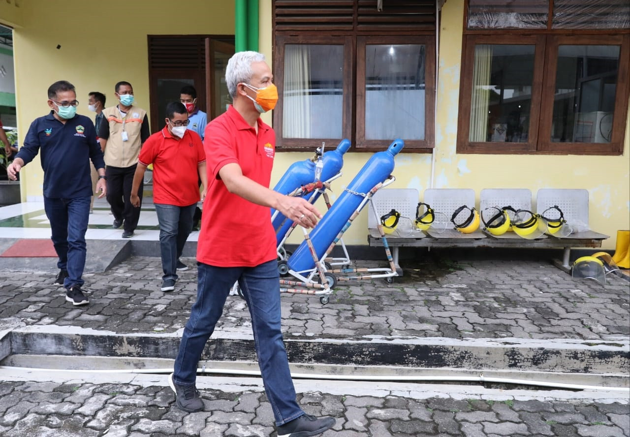 Gubernur Jawa Tengah Ganjar Pranowo saat meninjau kesiapan rumah sakit di Sragen