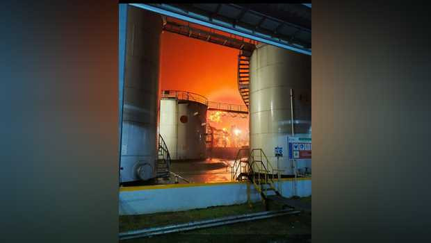 Penampakan saat kilang minyak Cilacap, Jawa Barat, tepatnya tangki area 39 Paraxyline Pertamina Refenery Unit (RU) 4 Cilacap. (Foto: Istimewa)