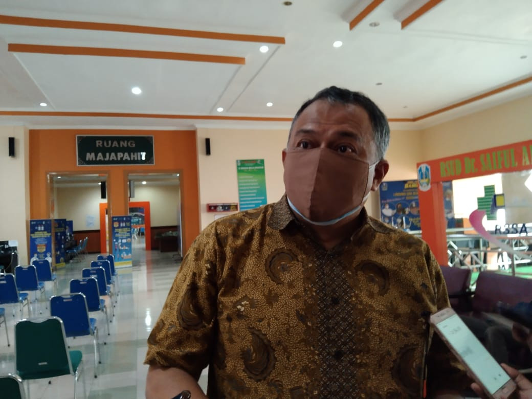 Wakil Direktur RSSA Kota Malang, dr Syaifullah Asmaragani saat memberikan keterangan terkait penanganan Covid-19. (Foto: Lalu Theo/Ngopibareng.id)