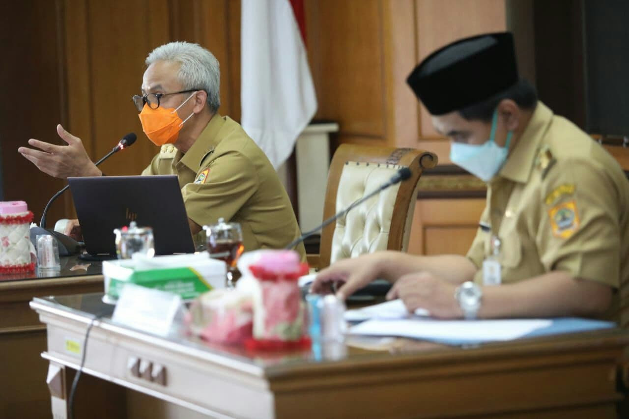 Gubernur Jawa Tengah Ganjar Pranowo minta semua kepala daerah lacak varian baru Corona dengan melakukan WGS pada sampel virus. (Foto: Istimewa)