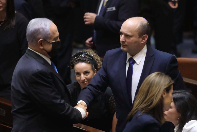 Naftali Bennett dan Benjamin Netanyahu. (Foto: Reuters)