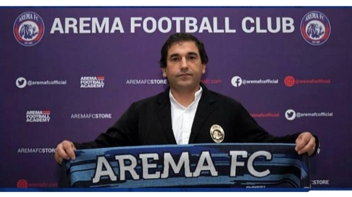 Pelatih Kepala Arema FC, Eduardo Almeida saat diperkenalkan manajemen ke publik (Instagram:@aremafcofficial)