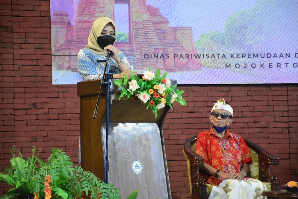 Bupati Mojokerto saat memberi sambutan di acara temu budaya tahun 2021.(Deni Lukmantara/Ngopibareng)