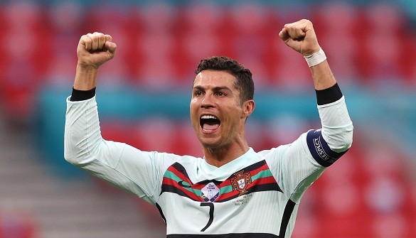 Cristiano Ronaldo mencatatkan rekor-rekor spektakuler bersama Timnas Portugal. (Foto: Twitter/@EURO2020)