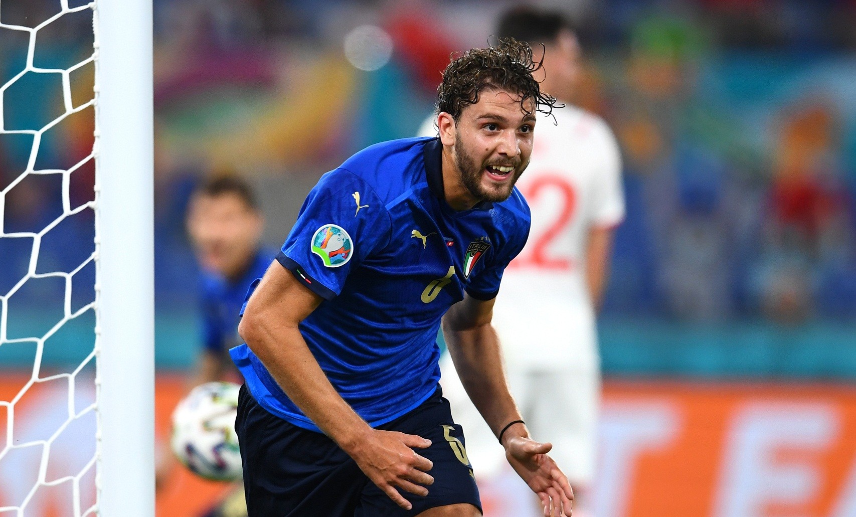 Kebahagiaan Manuel Locatelli usai mencetak gol pertama Italia ke gawang Swiss di matchday 2 Grup A Euro 2020, Kamis 17 Juni 2021 di Stadio Olimpico, Roma. (Foto: Twitter/@EURO2020)