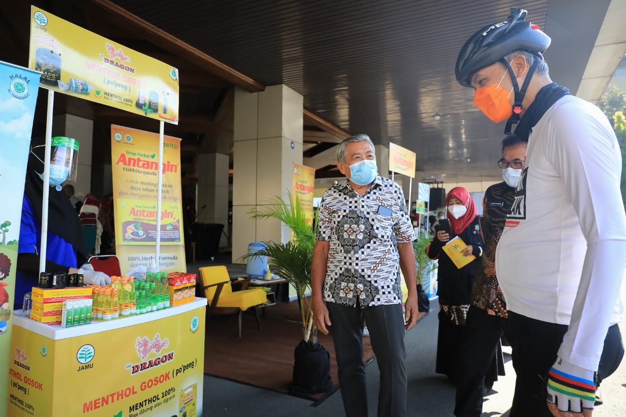 Gubernur Jateng Ganjar Pranowo memberikan arahan dan motivasi kepada peserta Bintek Pengembangan Kemasan Produk UMKM di Hotel Ibis Semarang. (Foto: Dok Jateng)