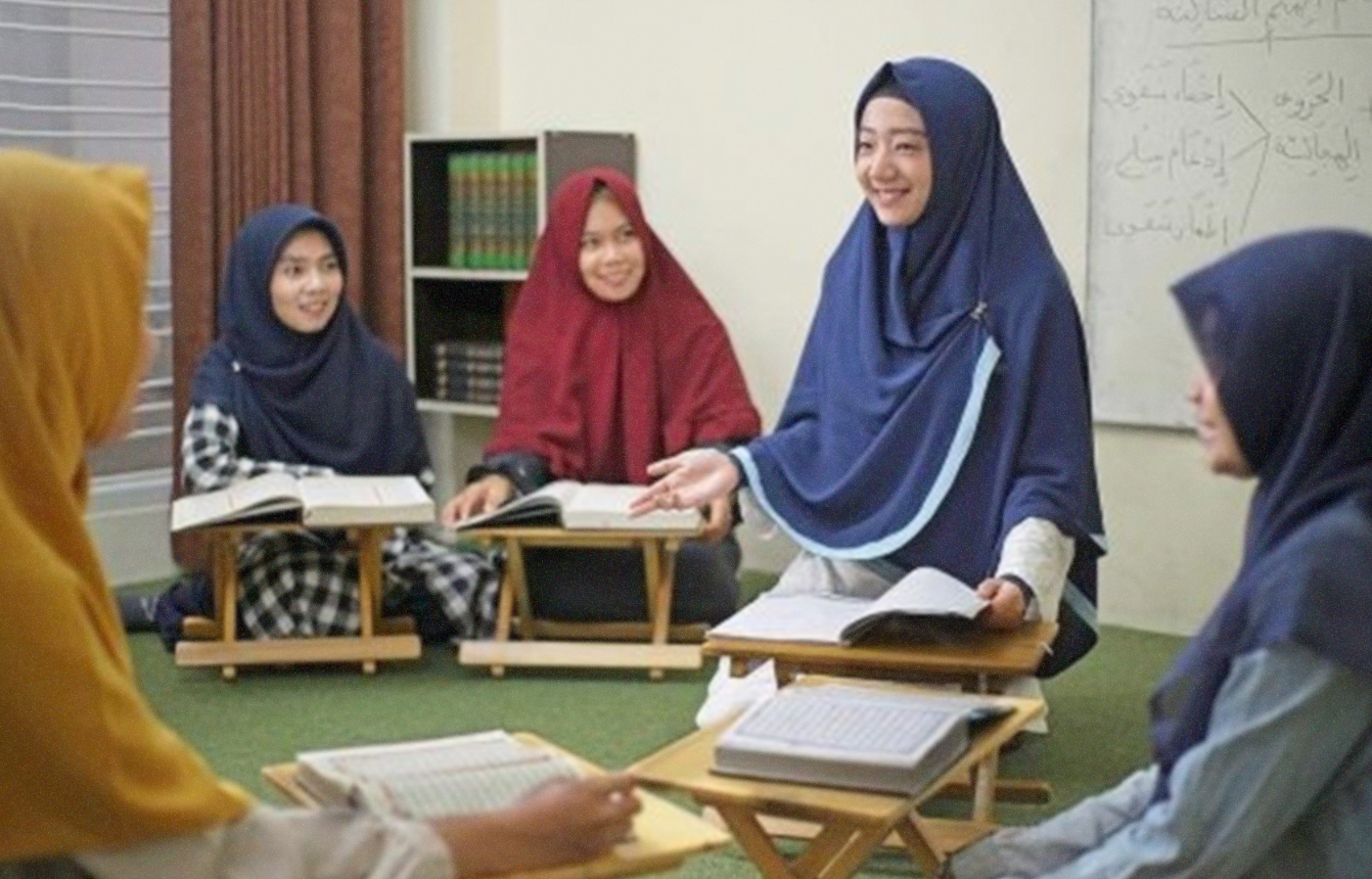 Para ibu belajar mengaji Al-Quran. (Foto: Istimewa)