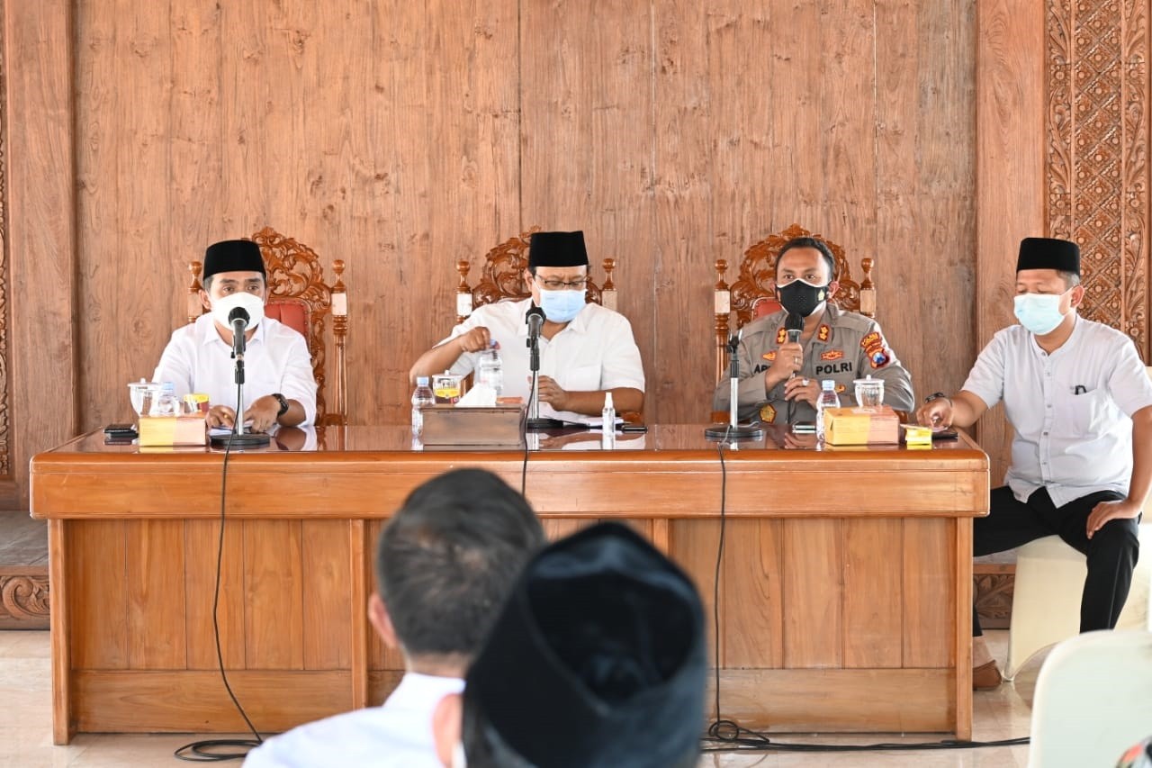 Walikota Pasuruan Saifullah Yusuf (Gus Ipul) saat memimpin rapat dadakan penanggulangan Covid-19 di Pendopo Kota Pasuruan, Sabtu, 19 Juni 2021. (Foto: Istimewa)