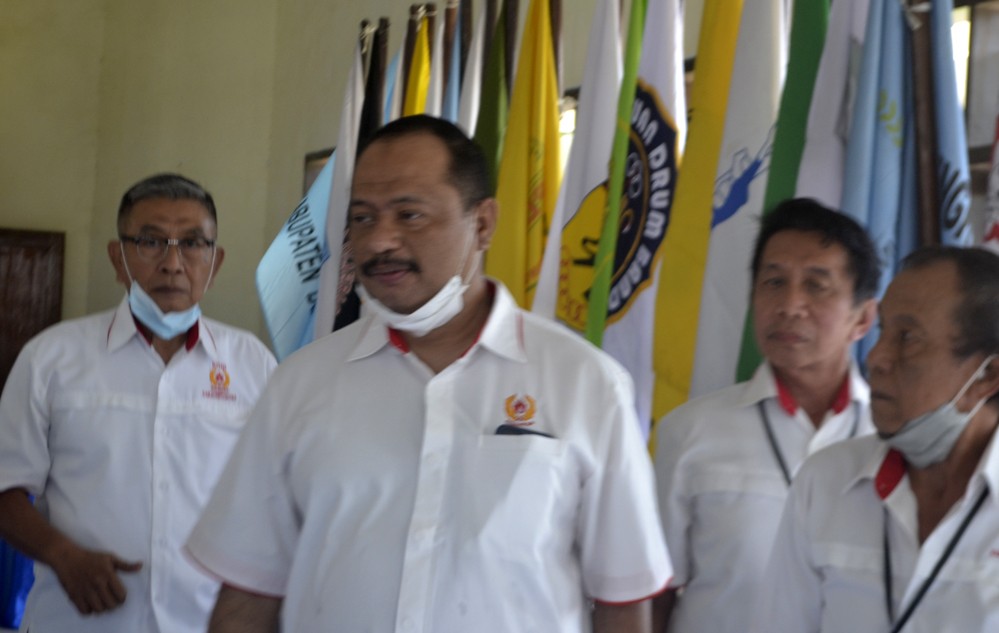 M.Nabil, Ketua Harian KONI Jawa Timur menghadiri Musorkab KONI Bondowoso 2021 di Gedung SKB setempat, Minggu 20 Juni 2021. (foto: guido/Ngopibareng.id)