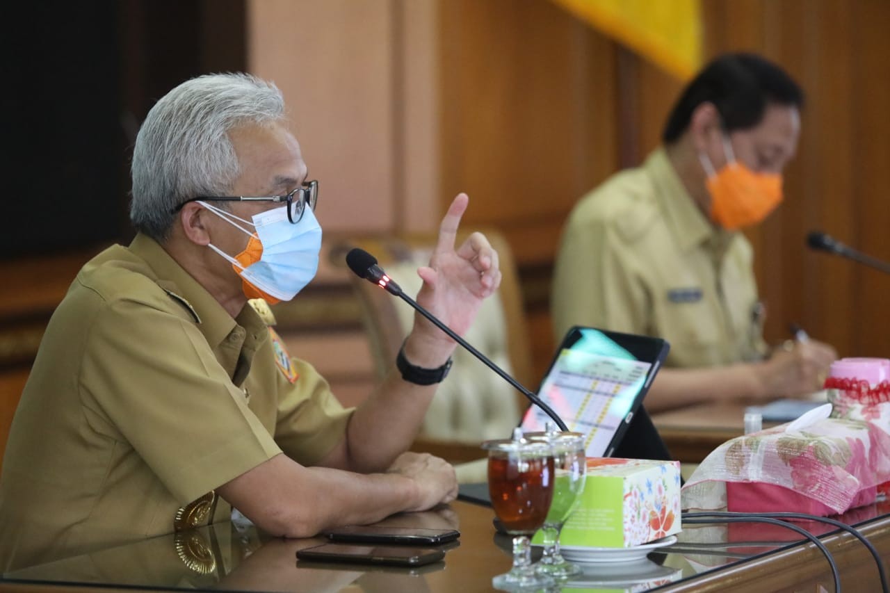 Gubernur Jawa Tengah Ganjar Pranowo menggelar rapat percepatan penanganan Covid-19, Senin 21 Juni 2021. (Foto: Istimewa)
