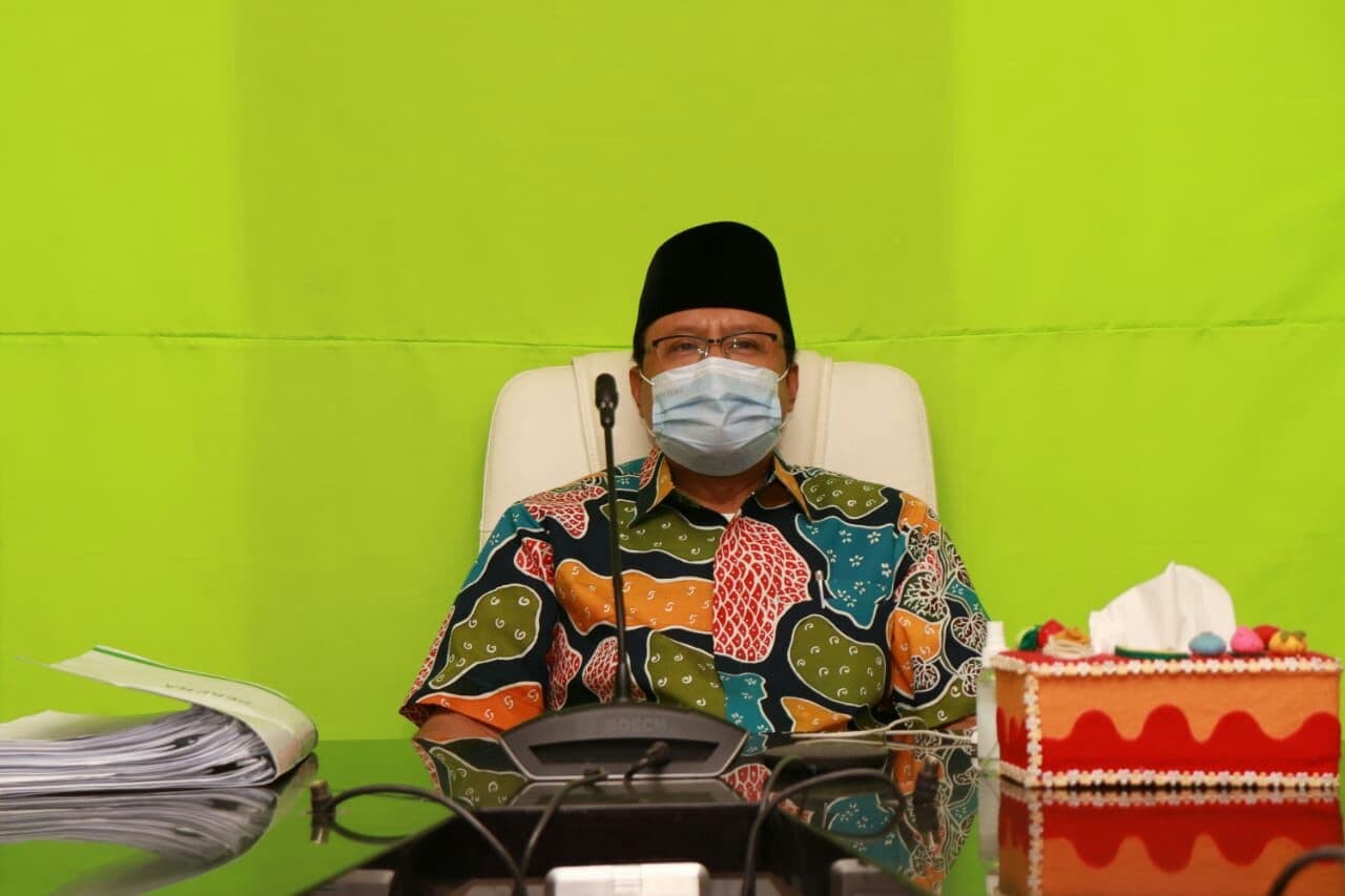 Walikota Pasuruan Saifullah Yusuf saat mengikuti pelatihan virtual tentang smart city. (Foto: Ist)