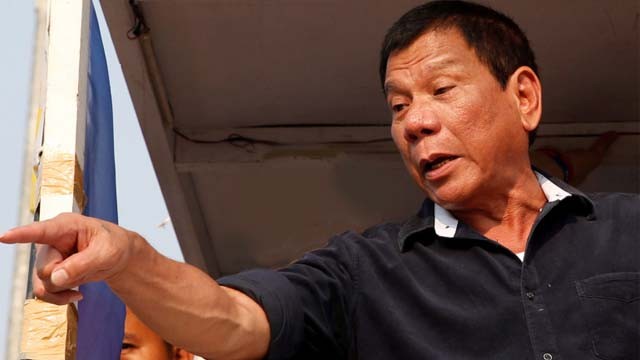 Presiden Filipina Rodrigo Duterte  mengancam akan memenjarakan warganya yang menolak divaksin. Silakan pilih; vaksin atau penjara, katanya. (Foto:Reuters)