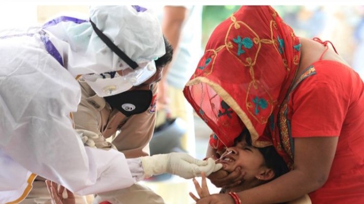 Seorang anak menjalani swab antigen di Jakarta (foto: istimewa)