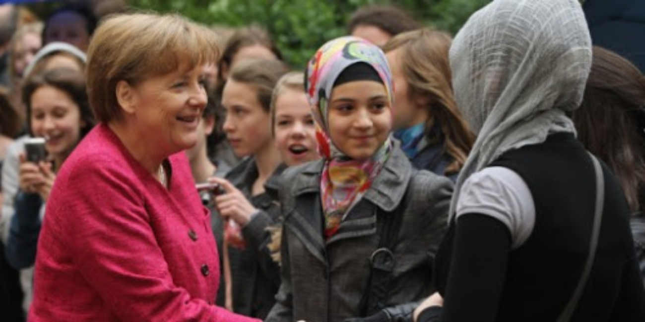 Kanselir Jerman, Angela Merkel, di antara para aktivis kesetaraan gender di Eropa. (Foto: dw)