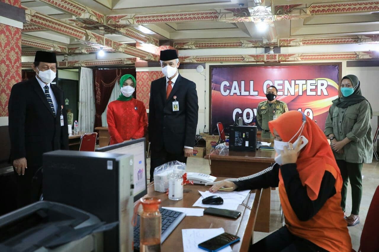 Gubernur Jawa Tengah Ganjar Pranowo mendorong tiap daerah memiliki call center sebagai pusat pengaduan dan informasi terkait Covid-19. (Foto: Istimewa)