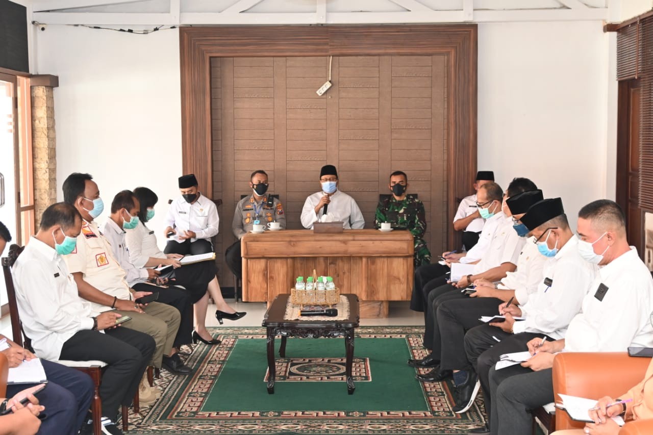 Walikota Saifullah Yusuf memimpin rapat percepatan penanganan covid-19. (Foto: istimewa)