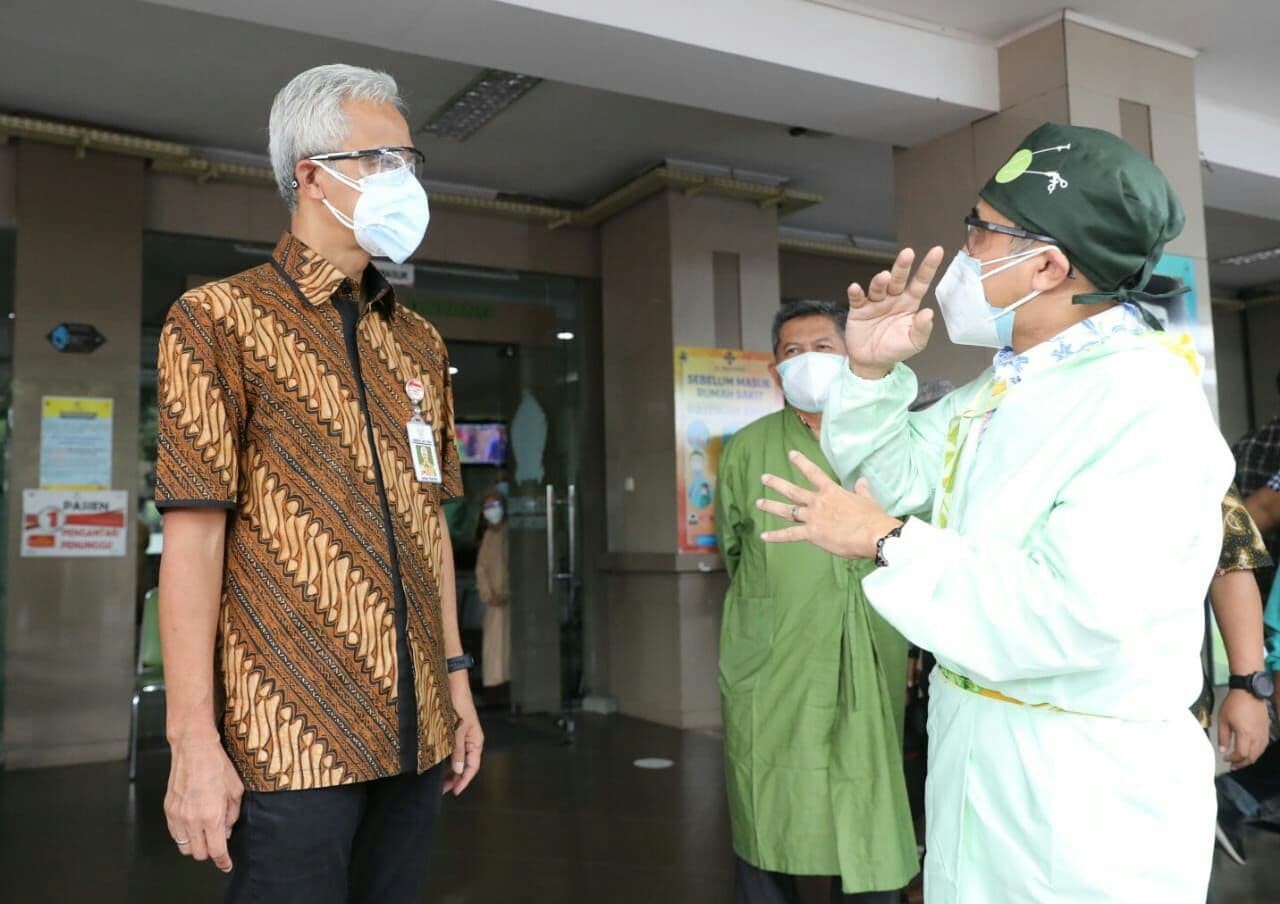 Gubernur Jawa Tengah Ganjar Pranowo memeriksa pelayanan di RSUD Moewardi Solo. (Foto: Istimewa)