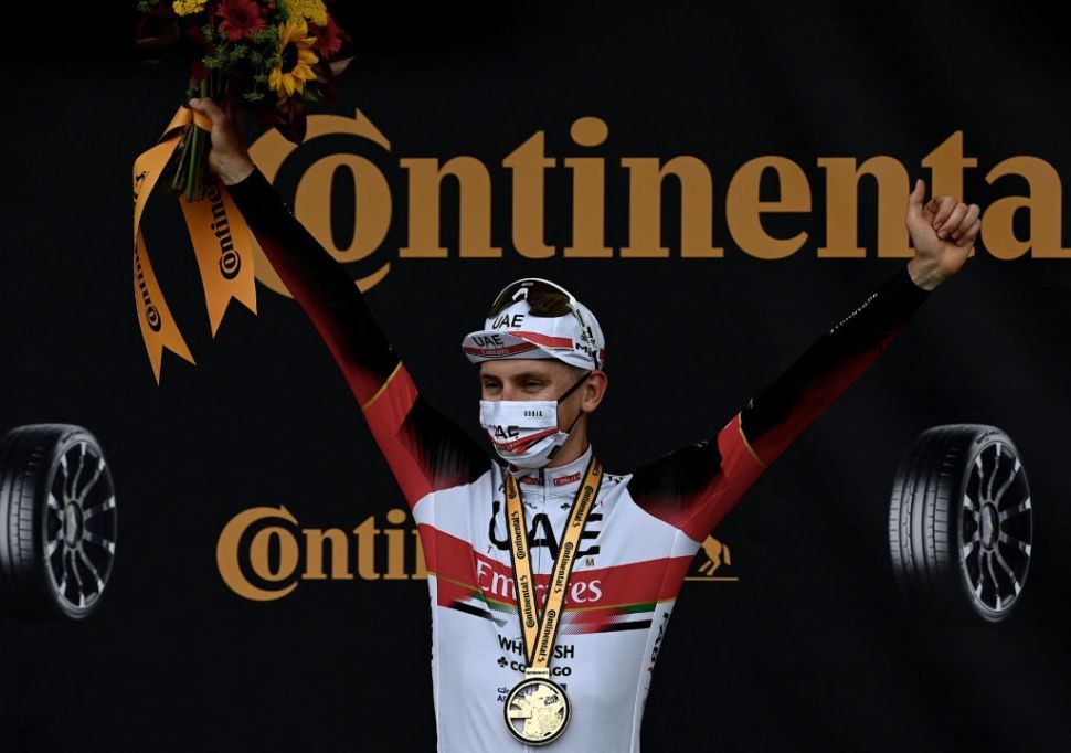 Tadej Pogacar (UAE Team Emirates) memenangkan Tour de France etape 5. (Foto: Istimewa)