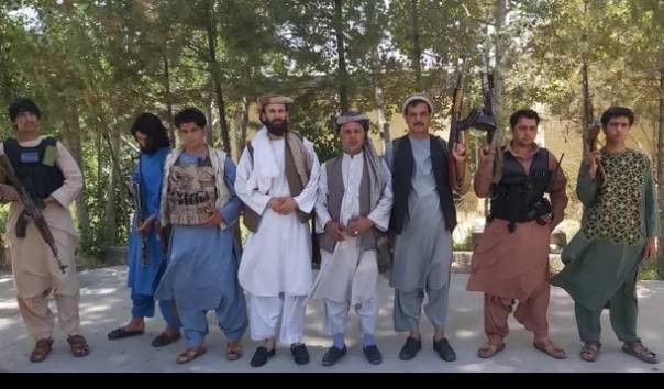 Haji Ghoulam Faruoq Siawshani mengajak warga Afghanistan untuk angkat senjata melawan Taliban. (Foto: The Guardian)