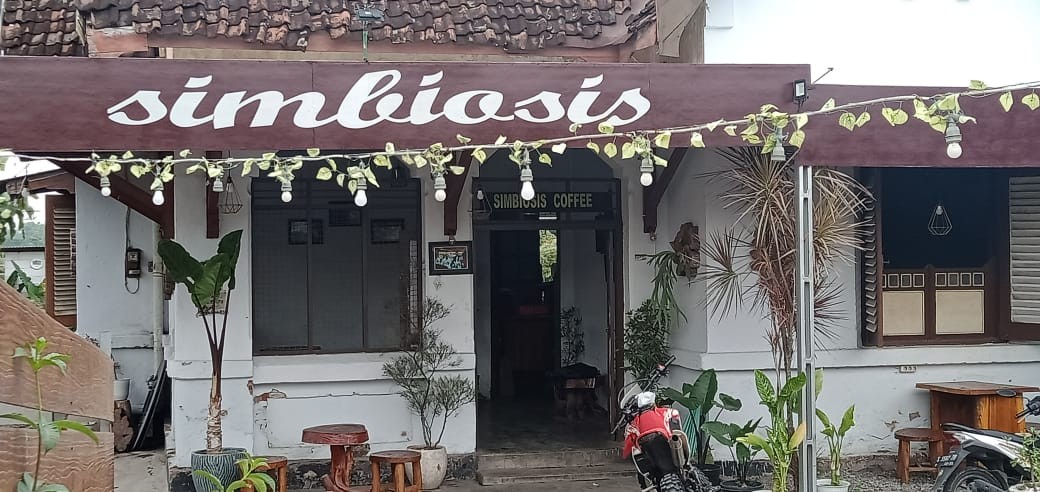 Caffe Simbiosis yang terletak di Jalan Raya Ploso Babat, Kecamatan Ploso, Kabupaten Jombang. (Foto: Istimewa)
