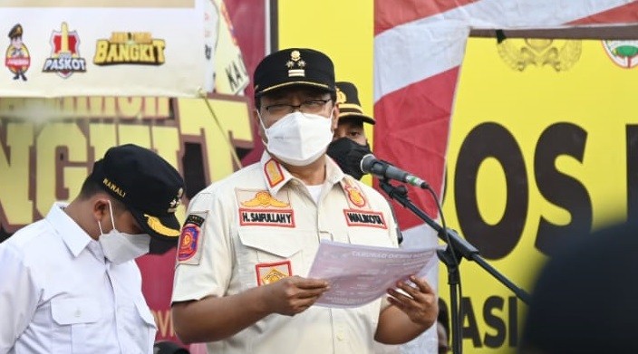 Walikota Pasuruan Saifullah Yusuf (Gus Ipul) saat pimpin apel hari pertama PPKM Darurat di Kota Pasuruan. (Foto: Istimewa)