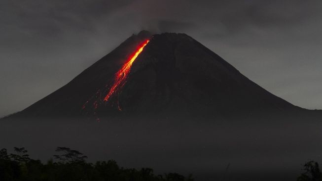 Awan panas yang meluncur pada erupsi Merapi. (Foto: Twitter BPPTKG)